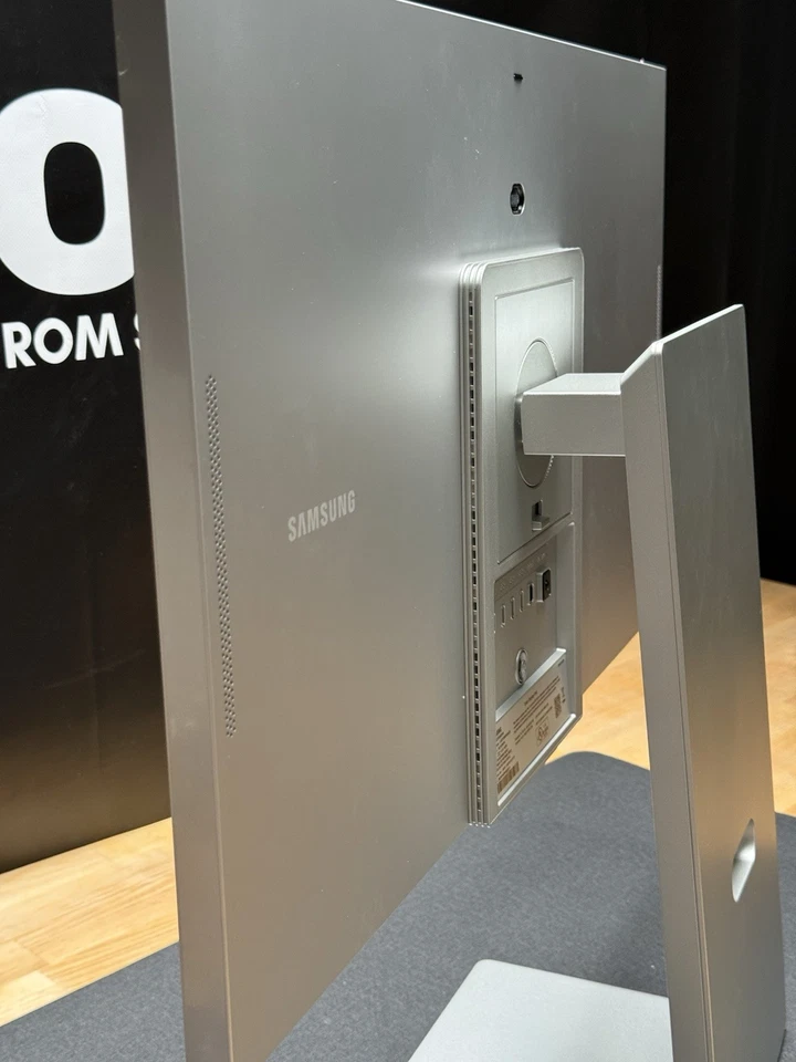 Samsung ViewFinity S9 27” 5K Monitor – Excellent Working Condition - Image 3 of 4