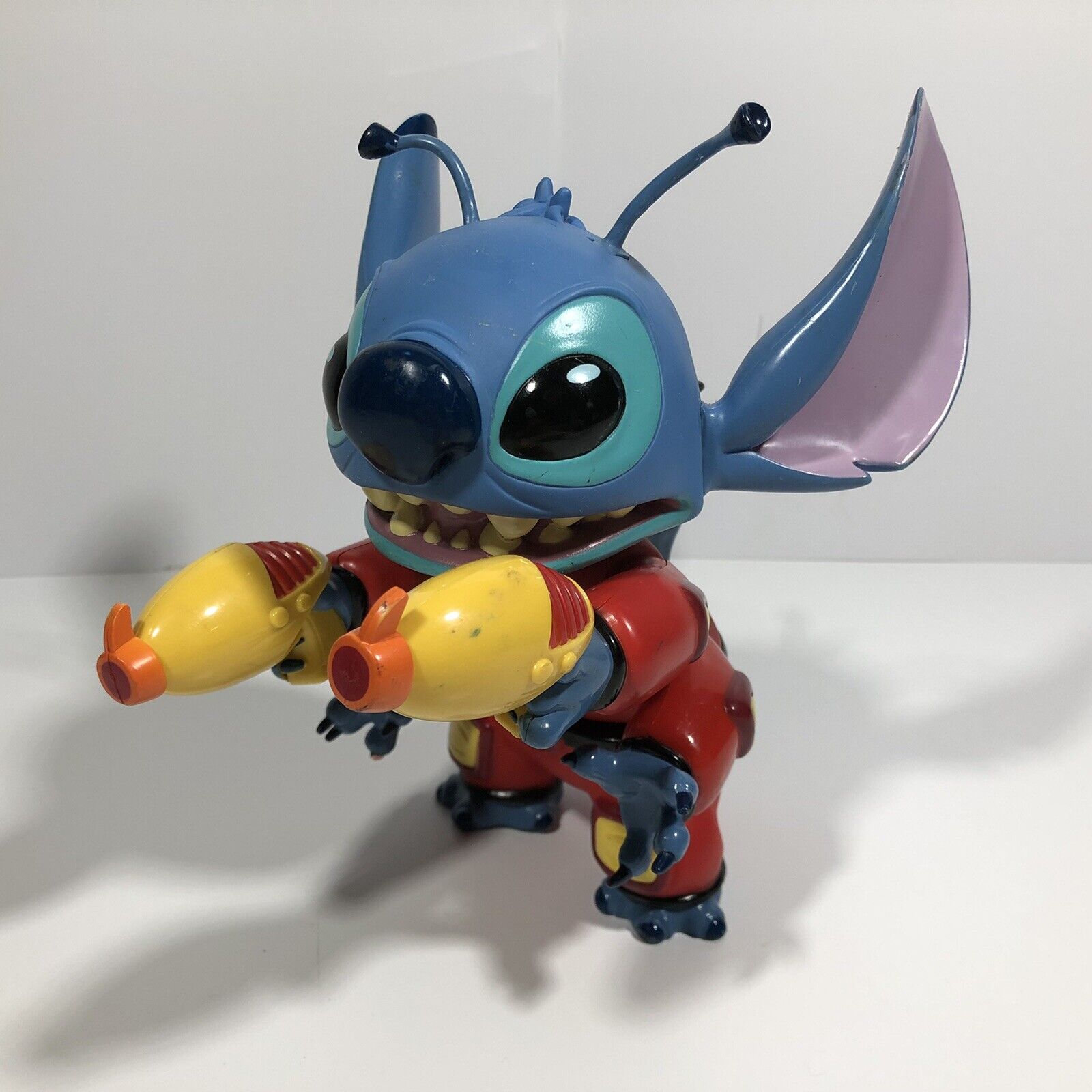 Disney Lilo and Stitch Alien Figure With Ray Guns 8 Field Consumer