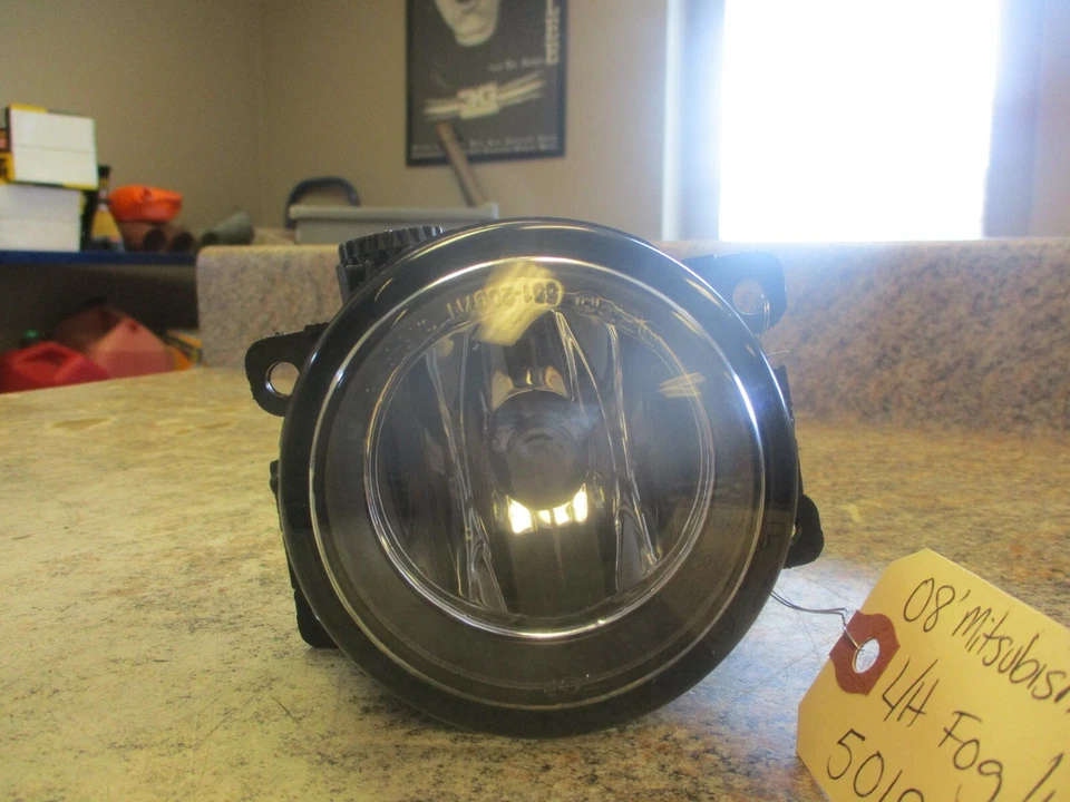 06-08 2006-2008 MITSUBISHI ECLIPSE DELANTERO IZQUIERDO LADO CONDUCTOR ANTINIEBLA DEPÓSITO *NUEVO* Foto 2 de 4