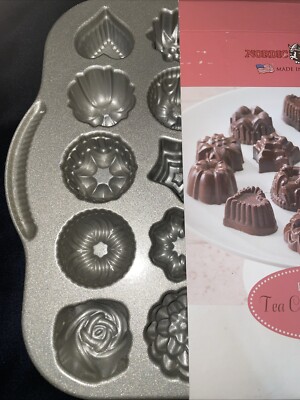 調理器具 Nordicware Tea Cake and Candy Mold Bundt® Tea Cakes and Candies Pan | Cast Aluminum Bakeware