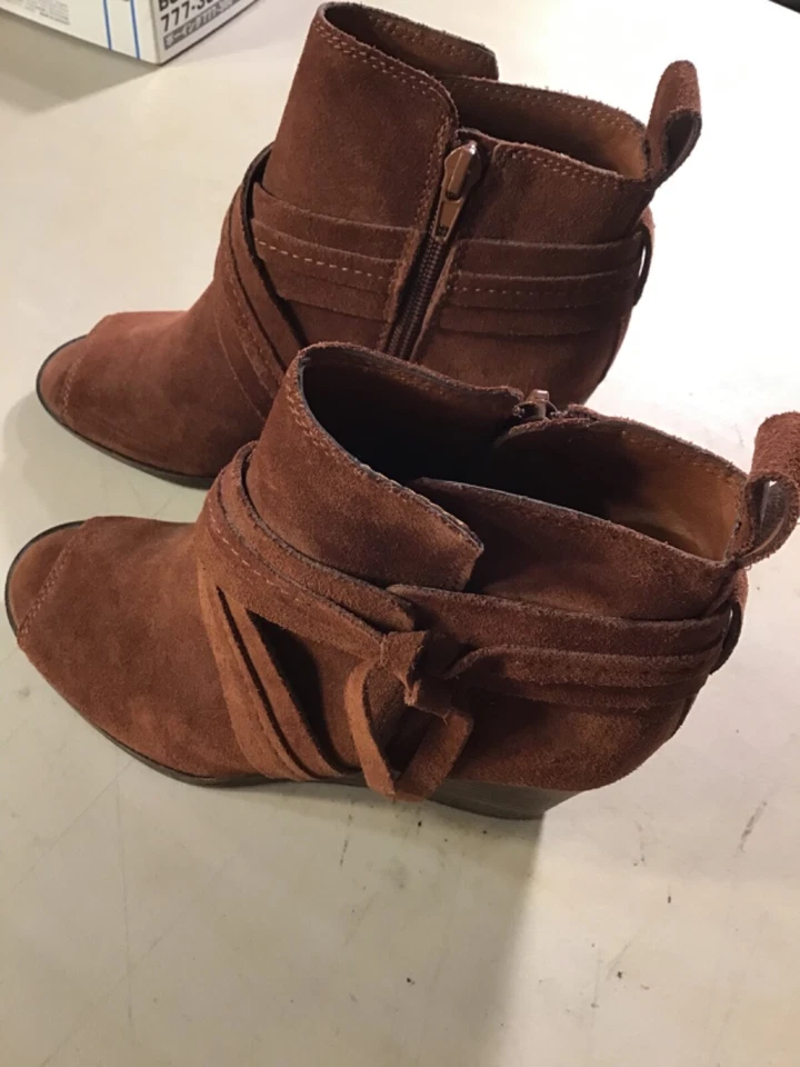 Lucky Brand Udom Rusty Brown Casual Wedge Ankle Boot Womens Size 6M in EUC - Image 4 of 4