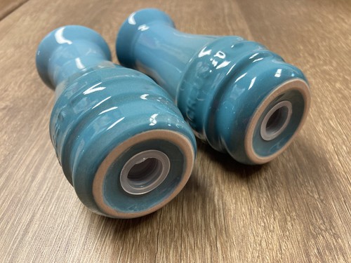 "Caribbean" LE CREUSET Salt & Pepper Shakers Set NWT Stoneware 4 Oz Tall Teal - Picture 5 of 6