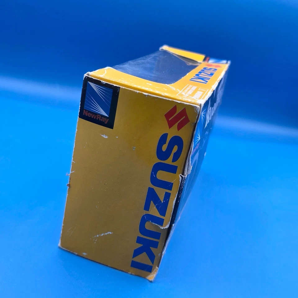 1/12 Scale SUZUKI GSX-R750 Diecast Motorcycle Miniature Car new - Image 3 of 4