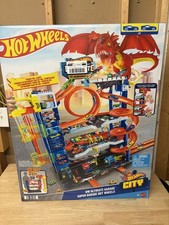 Hot Wheels HW Ultimate Garage - Dragon City 2 Cars - HKX48-9564 Hot Wheels HW Ultimate Garage - Dragon City 2 Cars - HKX48-9564 - Image 1