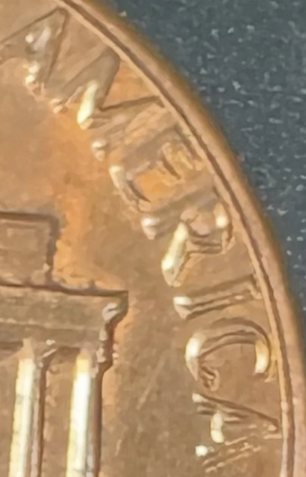 1983 Lincoln Cent. MASSIVE  DOUBLING REVERSE. ERROR COIN - Image 3 of 4