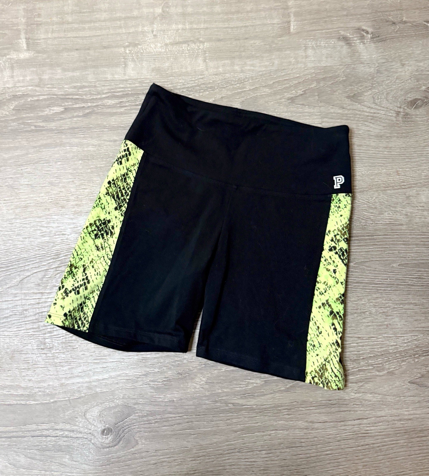 New with tags  Pink Victoria’s Secret Yoga shorts Size medium