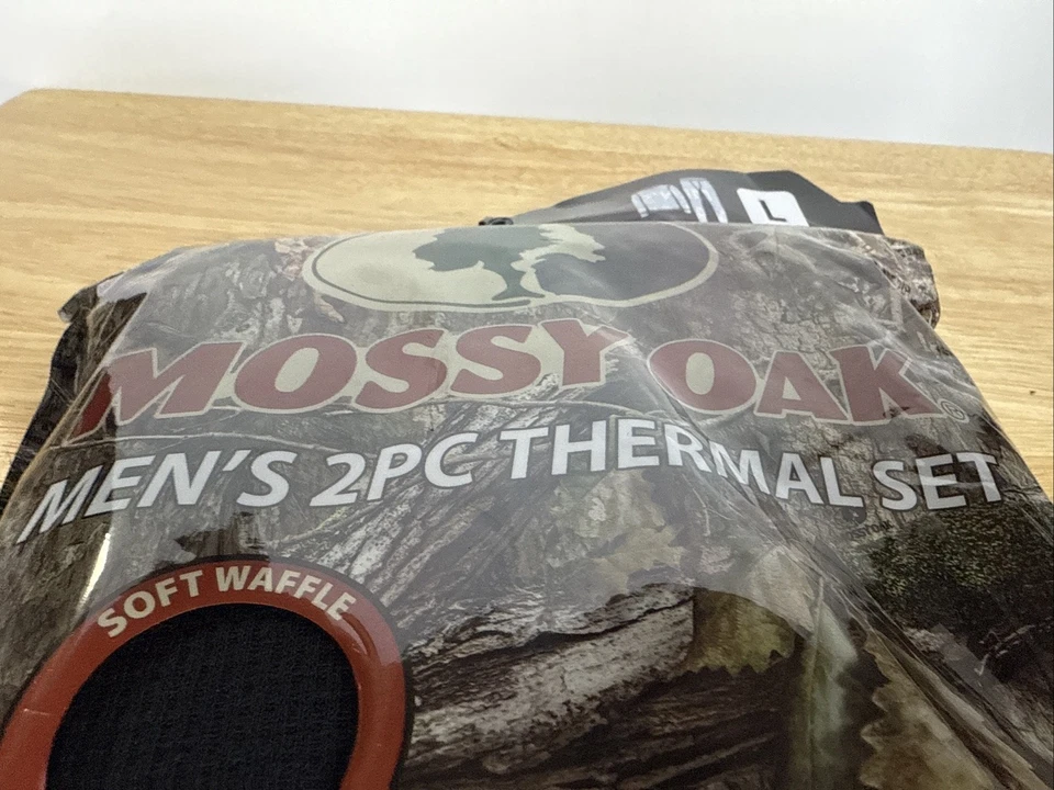 Mossy Oak Men's 2 Piece Thermal Set Size Large Color Black.  Pants And Shirt - Image 3 of 4