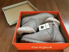 Cat & Jack Georgiana Girls Winter Boots Size 5 Gray Faux Suede Shearling Lined