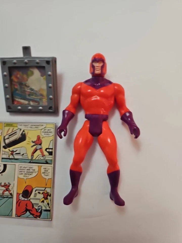 De colección 1984 Mattel Secret Wars Magneto Shield y Tarjeta Bio Original Marvel X-Men Foto 2 de 4