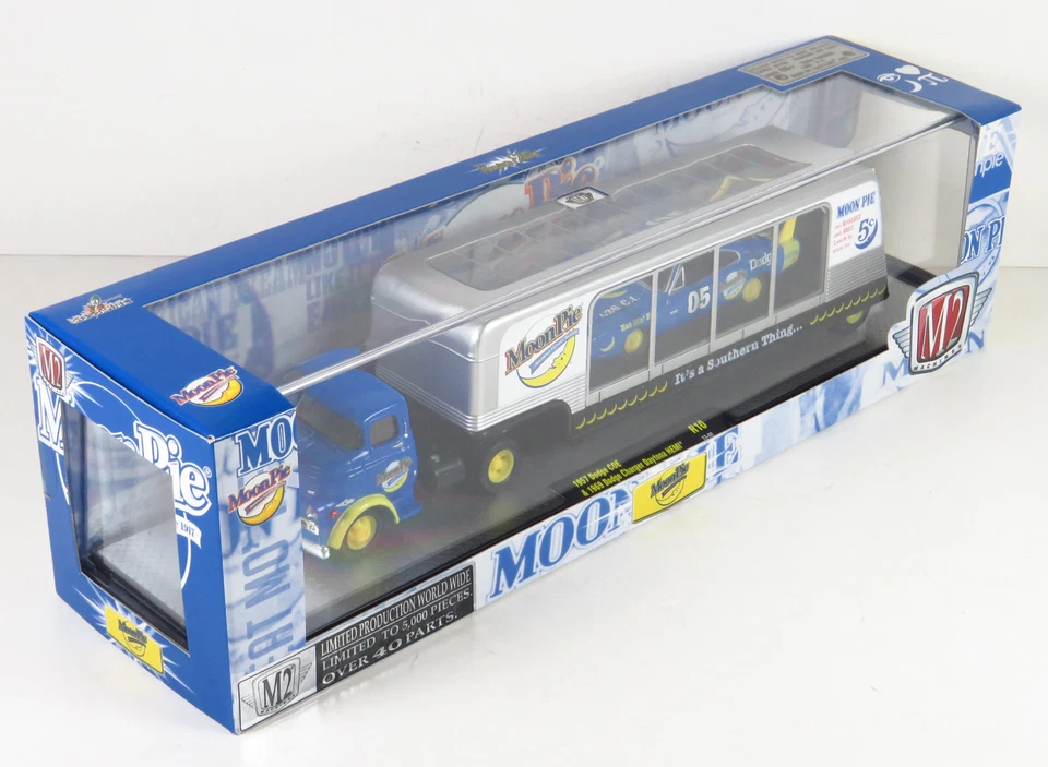 M2 Machines Auto Hauler Moon Pie 1957 Dodge COE 1969 Charger Daytona R10 13-08 - Image 3 of 4