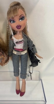 Bratz Flashback Fever  Cloe / With Second Outfit And Accessories