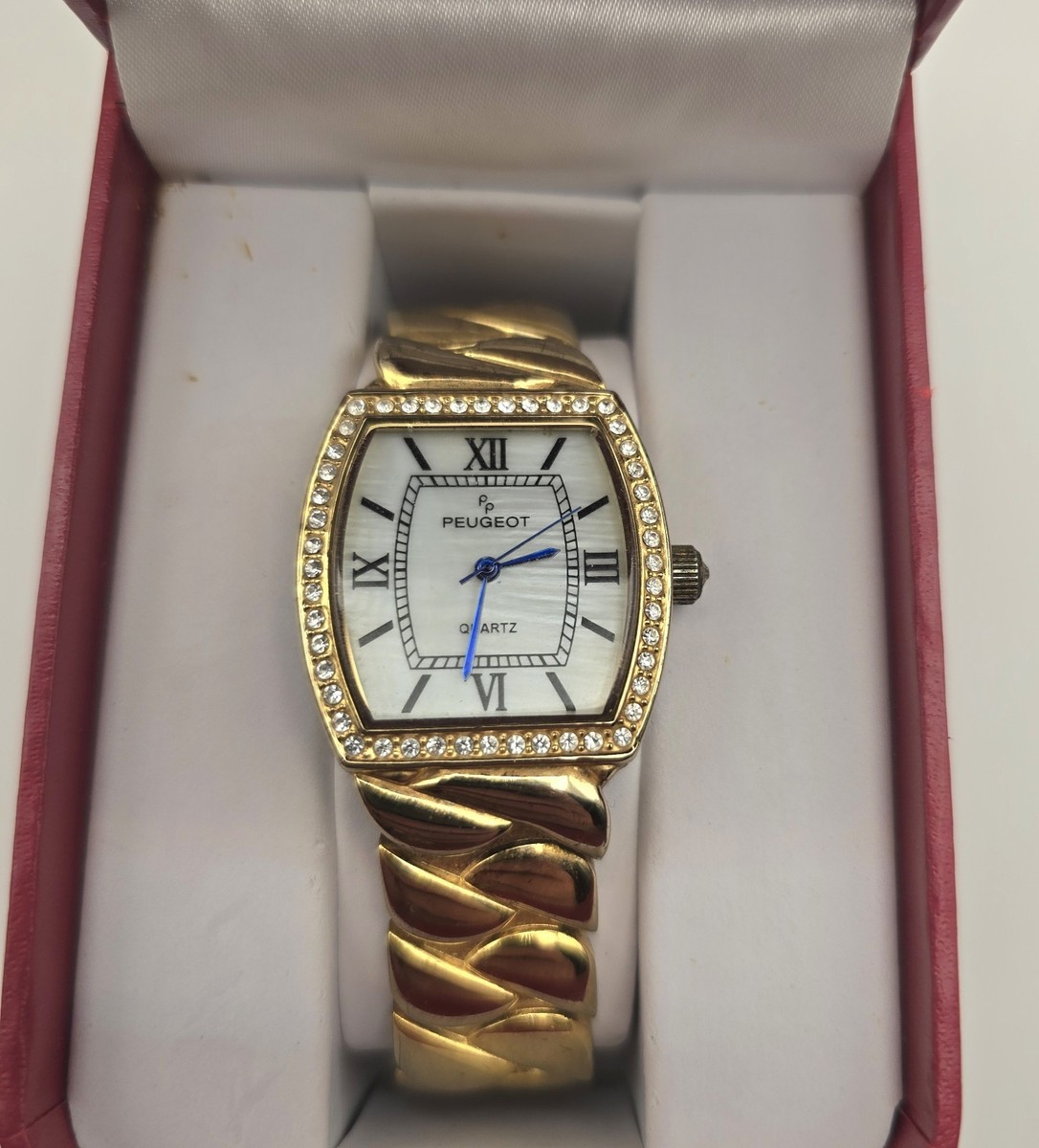 Women\'s Gold-Tone Crystal Bezel Bracelet Watch Jessica Simpson Gold Tone Crystal Bezel Etched Dial Motif  main image 2
