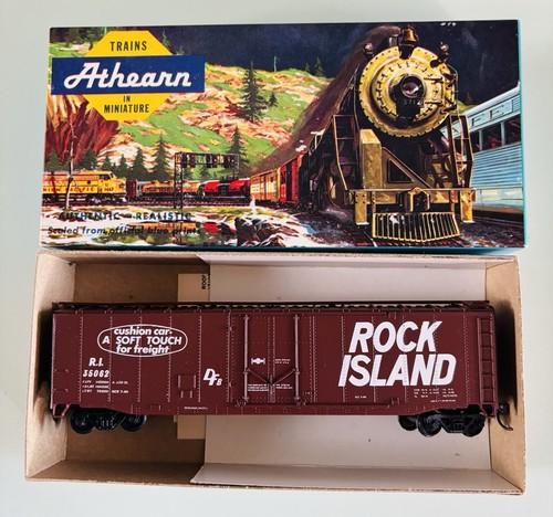 HO Athearn 50' Rock Island RI Enchufe Puerta Caja Coche con Acopladores Kadee # 35062 | Zustand: Used