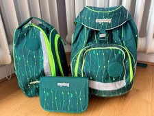 Ergobag Pack Rambazambär Schulranzen mit Zubehör und Kletties grün