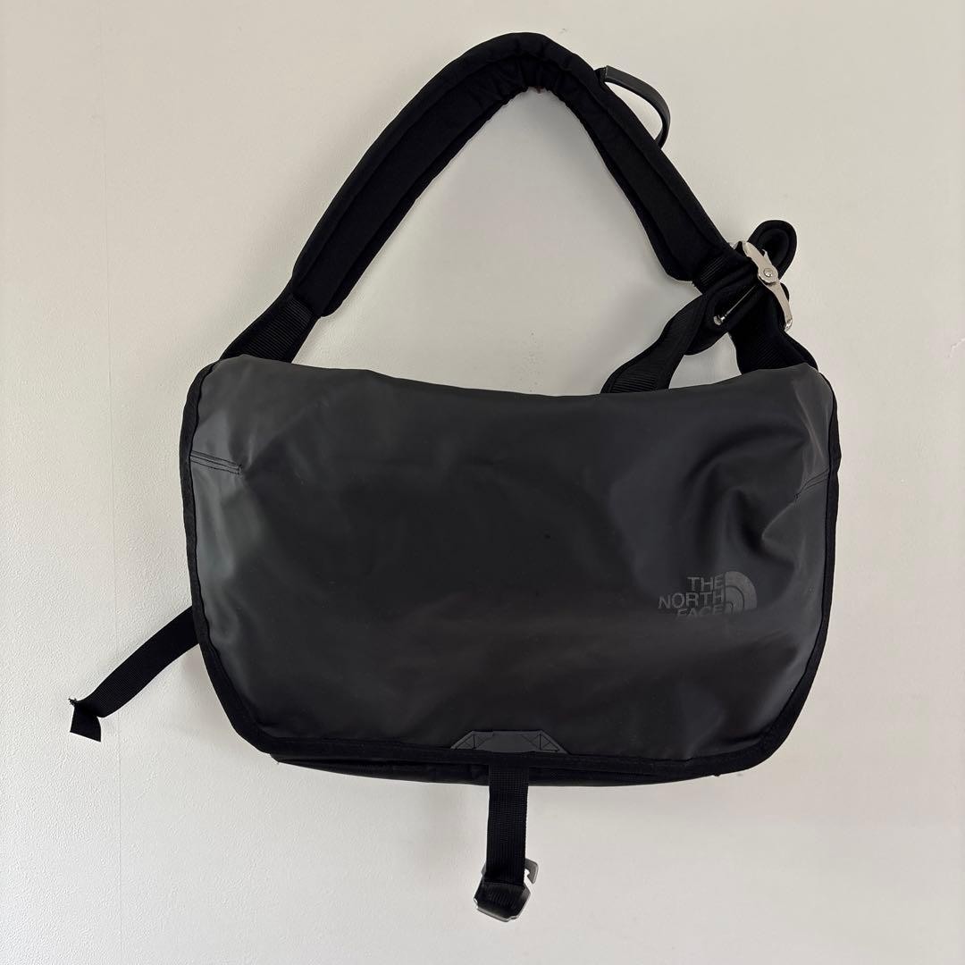 The North Face HEX Messenger Bag Waterproof 20L Black Used