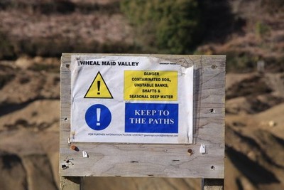 Foto A2 Warnschild, Wheal Maid Valley Goon Gumpas Die Mine verderbt in t c2014