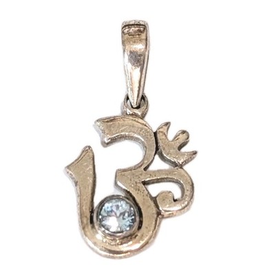 Vintage Sterlingsilber Zargenfassung 0,5 kt natürlicher hellblauer Topas Ohm 1'' Anhänger