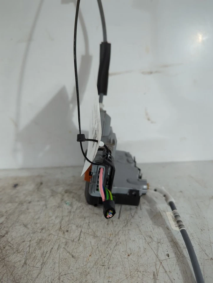 PEUGEOT 2008 MK2 FL hatchback 5 puertas 2019-2023 cerradura puerta lado pasajero trasero p50 Foto 4 de 4