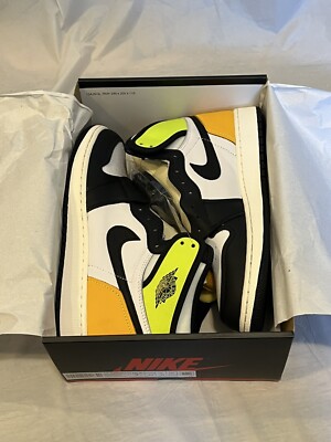 Air Jordan 1 retro og Volt. Size 7 grade school.