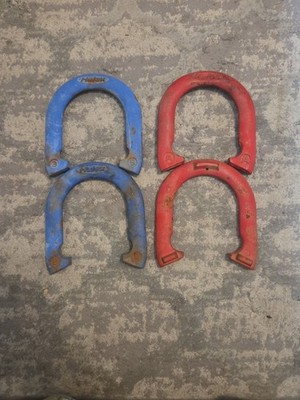 Halex Horseshoe Game Set   4 Cast Iron  A/B Teams