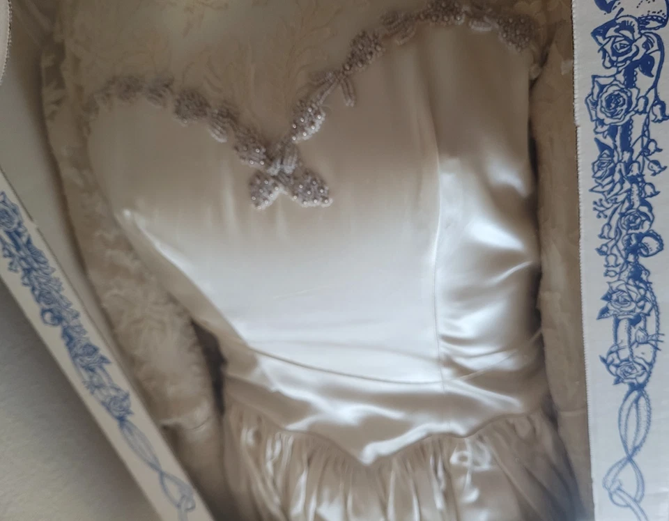 Vestido de novia vintage conservado en caja y sellado marfil cuentas y encaje/pequeño/pequeño/pequeño Foto 2 de 4
