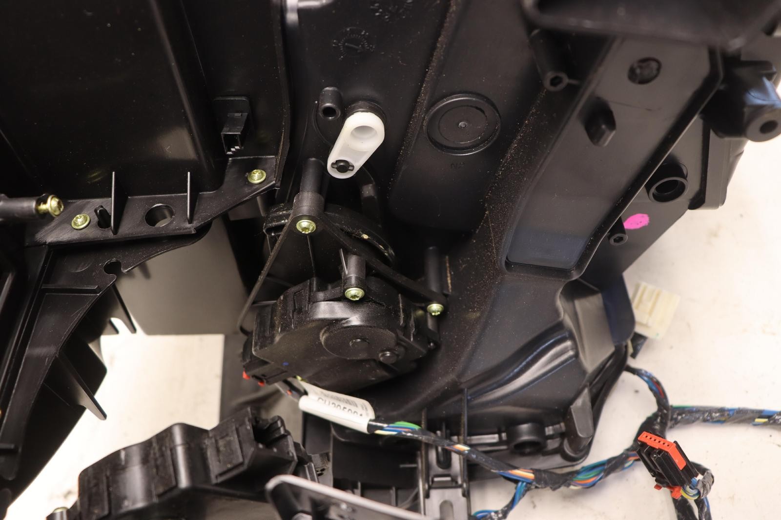 2014-2020 MASERATI QUATTROPORTE 3.0L HVAC HEATER A/C BLOWER HOUSING BOX OEM