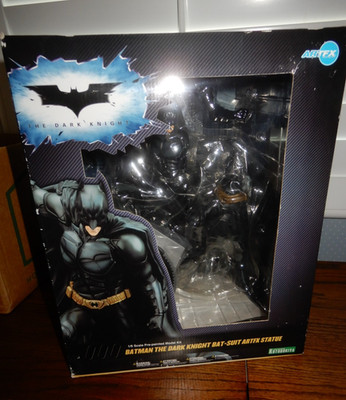 Kotobukiya Batman Dark Knight Bat-Suit ARTFX Statue NIB new in box 1/6 scale