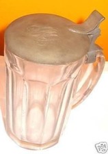 sch&ouml;ner Glas Bier Krug mit Metalldeckel MO um 1920