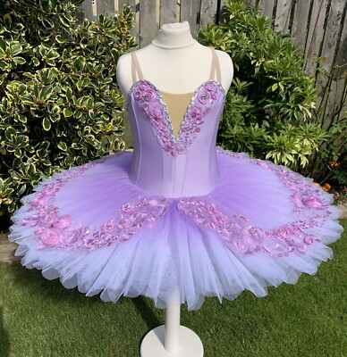 Ballett-Tutu, klassisches Pfannkuchen-Tu-Tu-Tanzkostüm. Kleid. Lilac.UK.