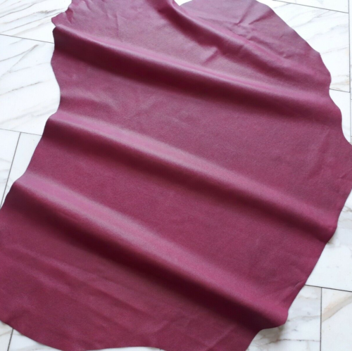CUIR TIP 36165-MC, restes de cuir, 1 peau de cuir, rouge violet nappa, en relief  - Photo 1/2