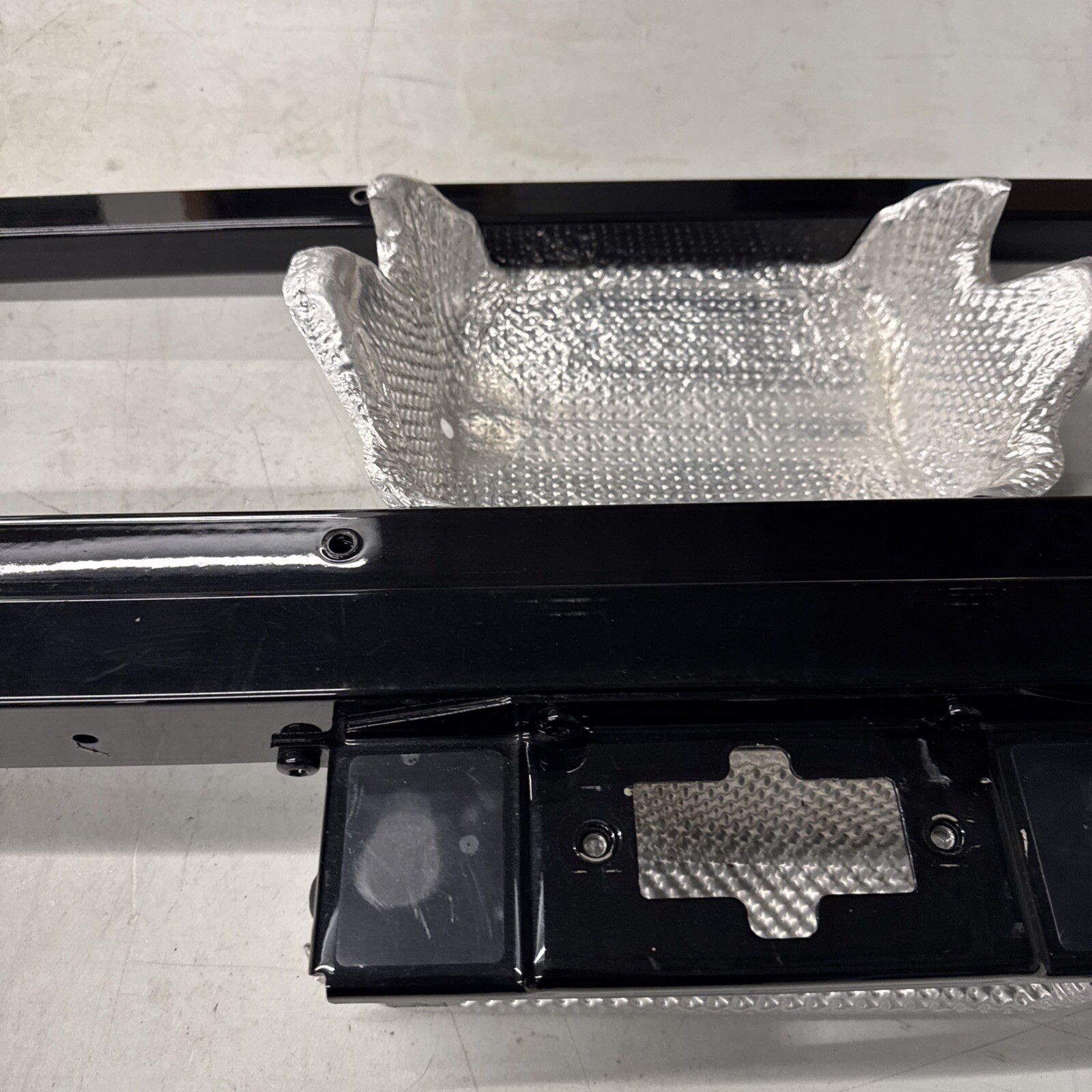08-15 AUDI R8 REAR UPPER CROSS PANEL FOR TAILGATE LATCH 420814291D