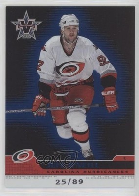 2001-02 Pacific Vanguard Blue 25/89 Jeff O'Neill #17 4ry