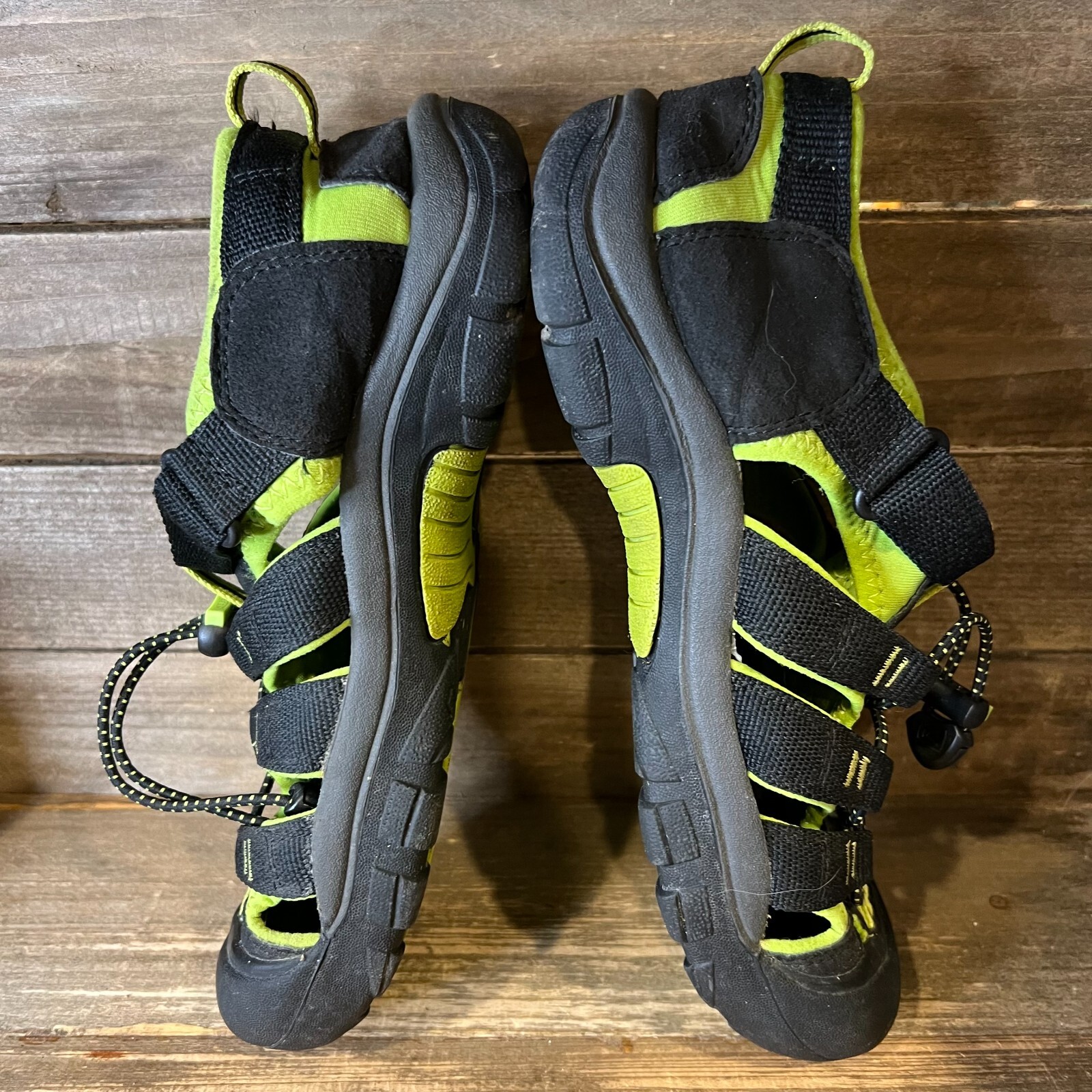 Sandali scarpe neri impermeabili Keen Newport H2 per bambini grandi taglia 6 Y in ottime condizioni