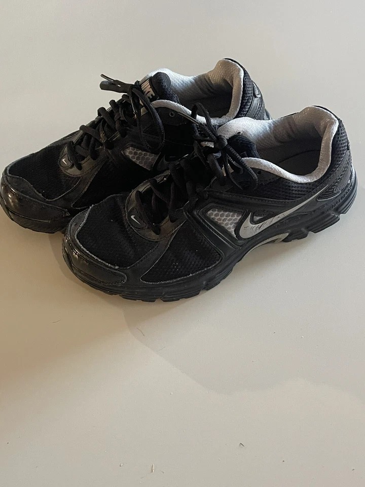 Nike Dart 9 Talla 9 Mujer Zapatos Negro Gris Plata Rendimiento Atlético Correr Foto 2 de 4