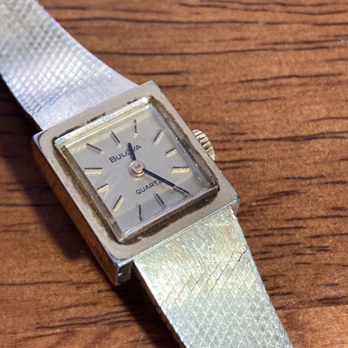 Vintage Bulova Womans Watch Gold Tone 0 Jewels Swiss Quartz Watch Works 6987 - 第 1/9 張圖片