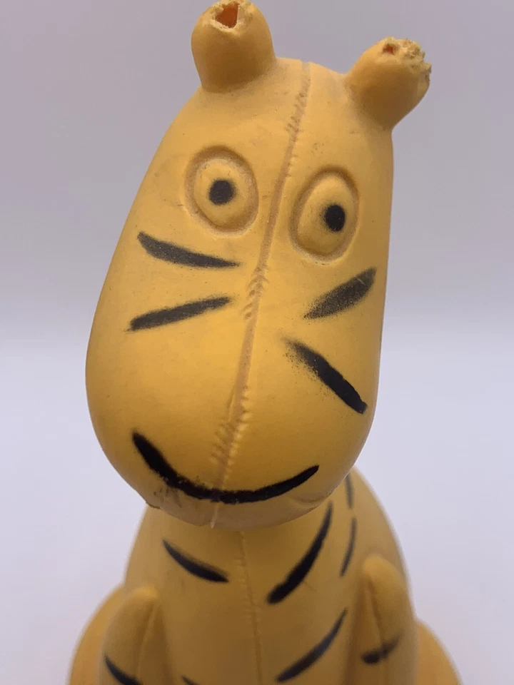 Juguete vintage Tigger Squeak Holland Hall Walt Disney 1966 Foto 3 de 4