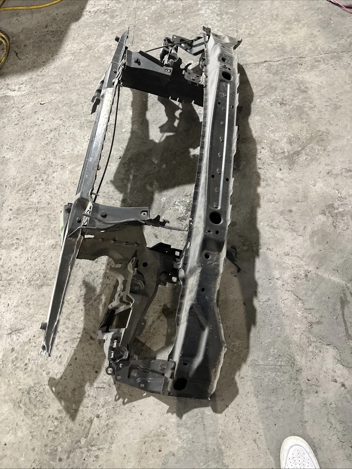 BMW X5 2005 soporte de radiador con refuerzo y cerraduras de capó Foto 2 de 3