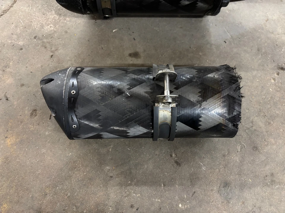 Kawasaki ZX6R 636 2005 2006 zx636 Ninja Two Brothers escape de carbono antideslizante Foto 3 de 4