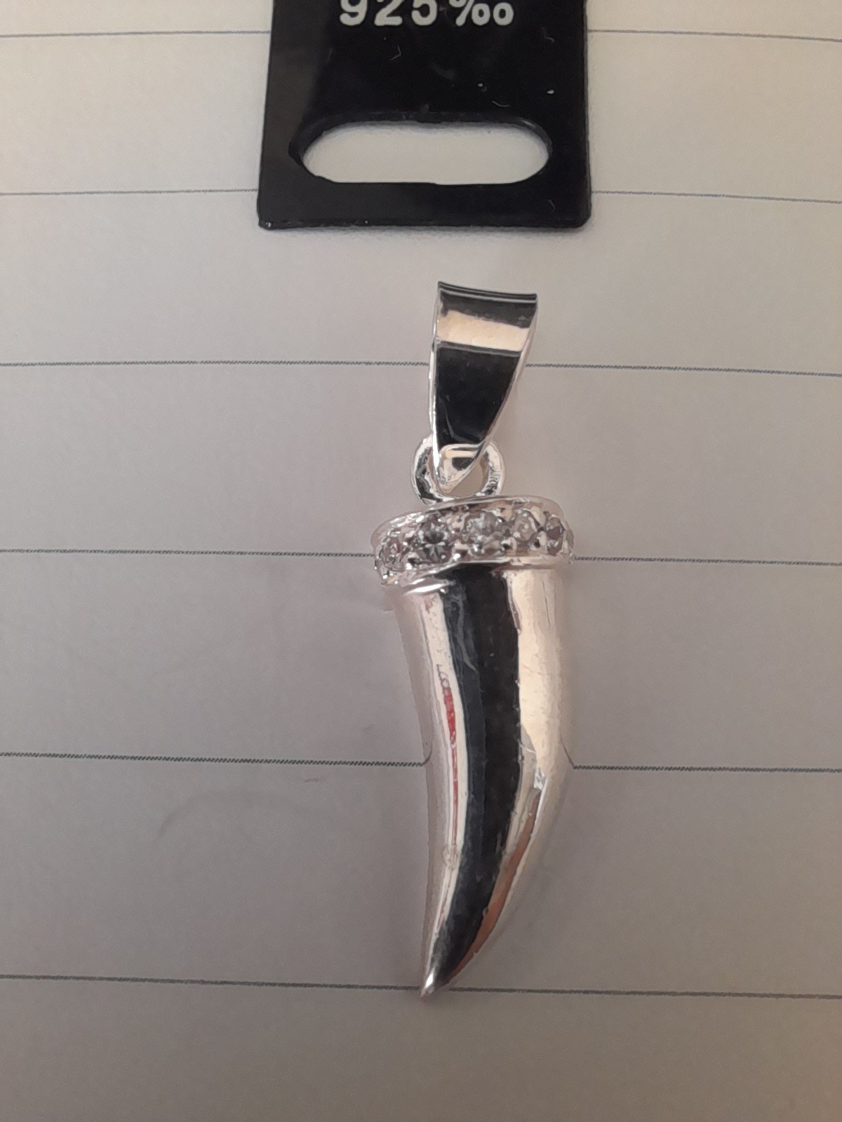Pendentif dent de requin argent 925 pour éviter les allergies avec strass blancs et poinçon