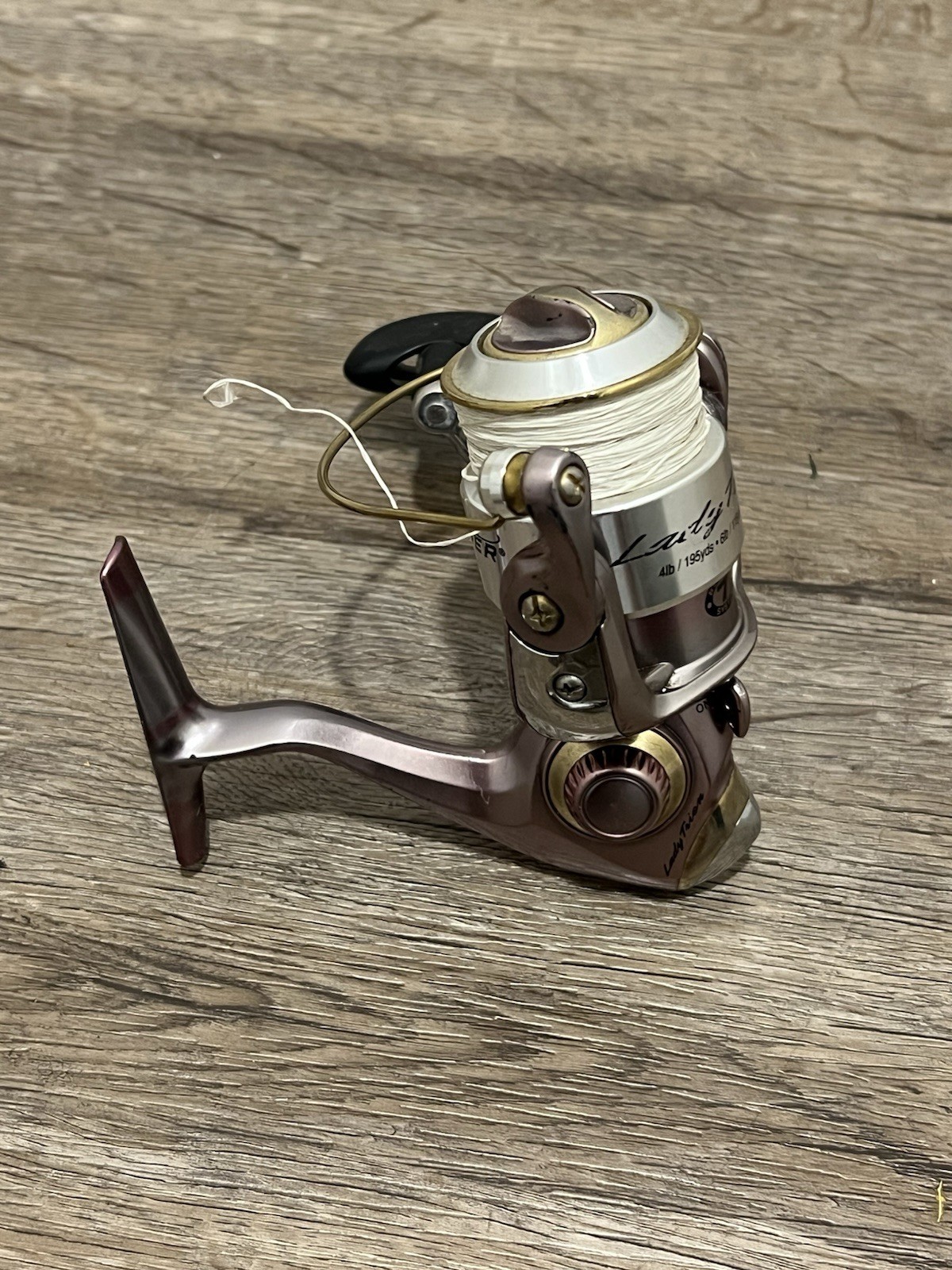 PFLUEGER LADY TRION REEL 8LB-130 Gear Ratio 5.2:1