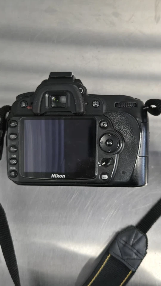 Cuerpo de cámara Nikon D90 DSLR (tarjeta SD de 128 GB y cargador de batería) Foto 3 de 4