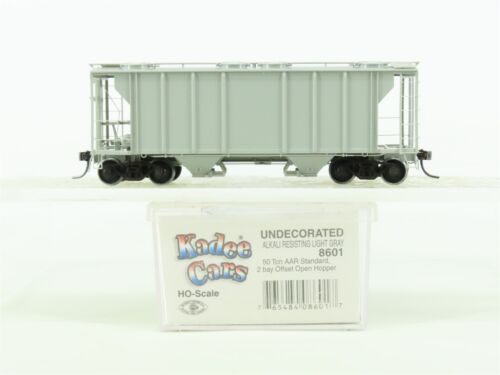 HO Kadee Cars #8601 Undecorated Light Gray 50 Ton 2-Bay Covered Hopper - Picture 1 of 10