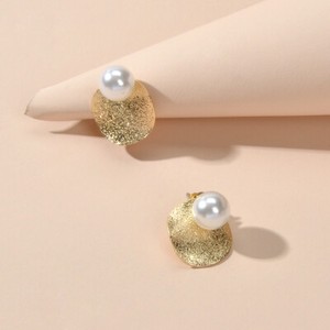 Authentic Gold Plated Retro Designer Jewellery Pearl Decoration Disc Stud Pierced Earrings