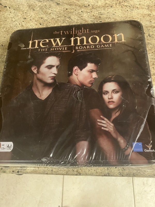 The Twilight Saga New Moon The Movie Board Game Brand New 