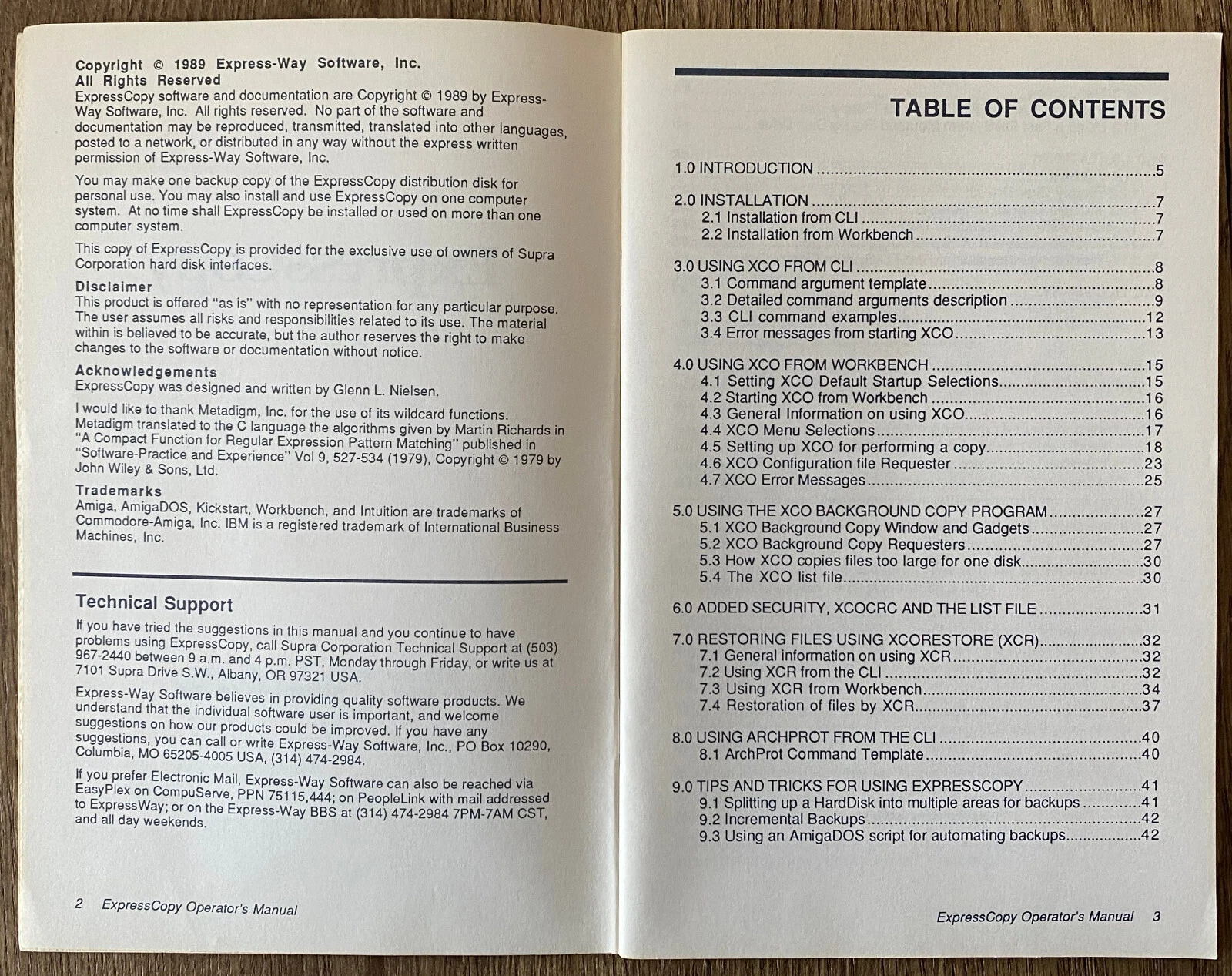 Additional photo for Complete Set of Operator Manuals for Amiga 500, A1000, A2000, A3000, and A4000