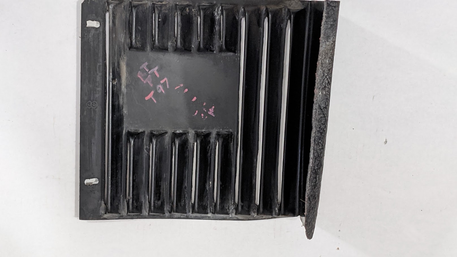 ROLLS ROYCE SILVER SPUR FRONT RIGHT LOWER PANEL UT11522PE SNOW EXCLUDER RH