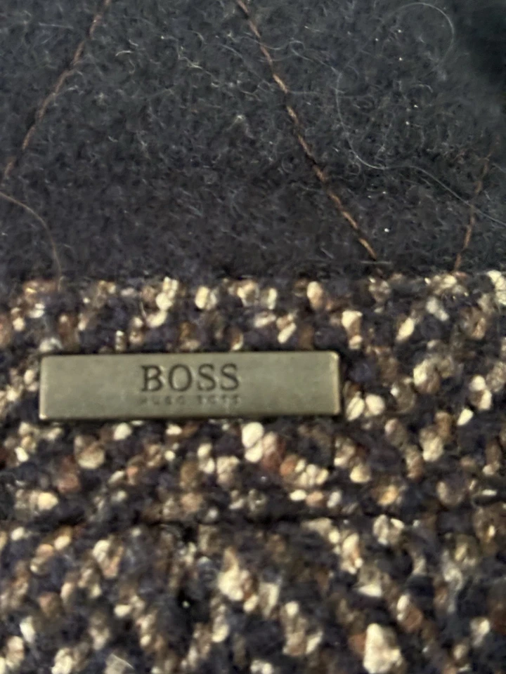 Hugo Boss overcoat. Excellent Condition. Size 50 (40 New This Retailed For A$900 - Image 3 of 3