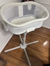 Home Halo Bassinest Soothing Swivel, gently and slightly used.