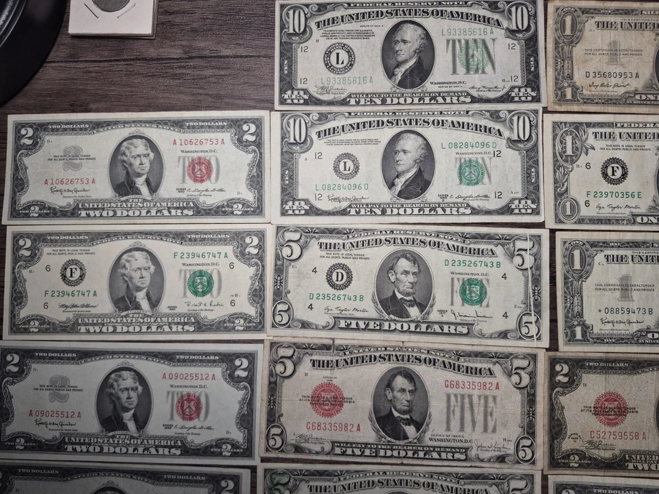 27 Vintage US Banknotes Lot 10 Dollar Bills 5 Dollar Bills 2 Dollar 1 Dollar - Image 2 of 4