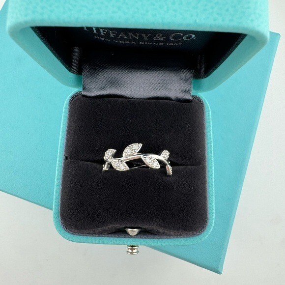Tiffany & Co. Paloma Picasso Olive Leaf Ring 18k White Gold